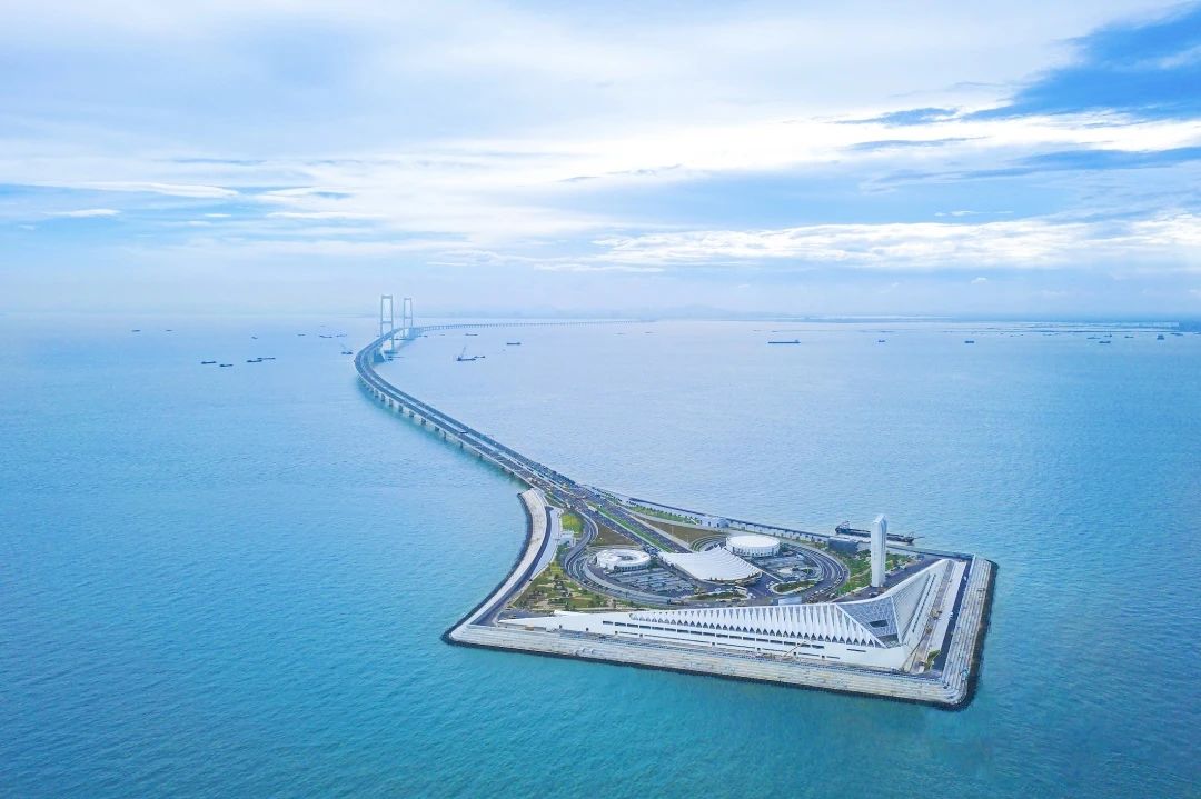 习近平致信祝贺深圳至中山跨江通道建成开通